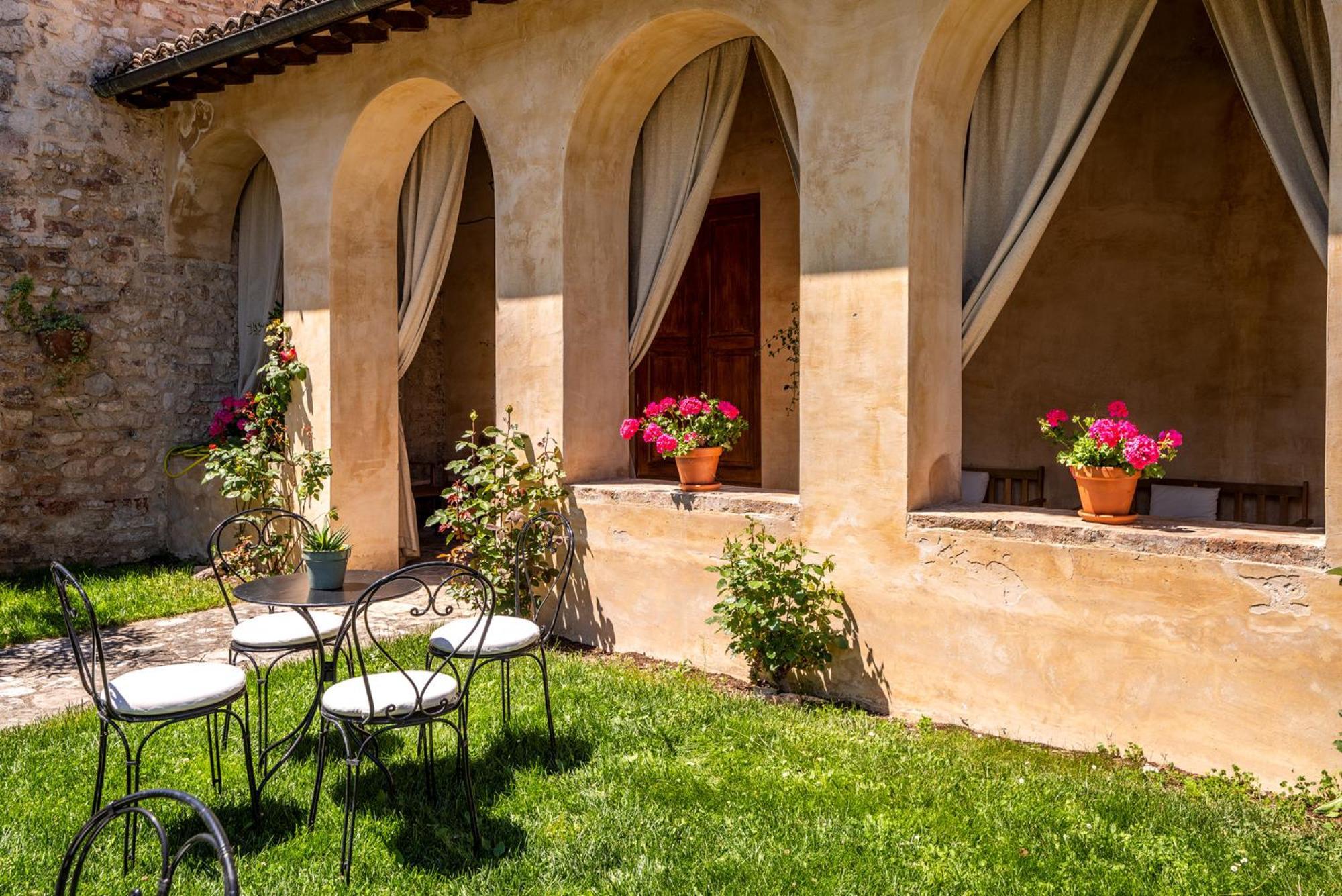 Ex Convento Santa Croce-Country Resort Sant'Anatolia di Narco Bagian luar foto
