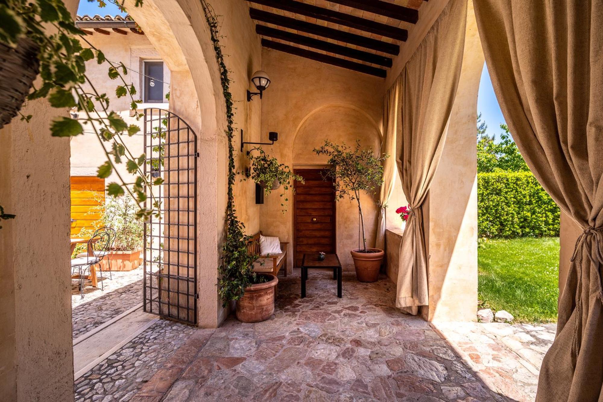 Ex Convento Santa Croce-Country Resort Sant'Anatolia di Narco Bagian luar foto