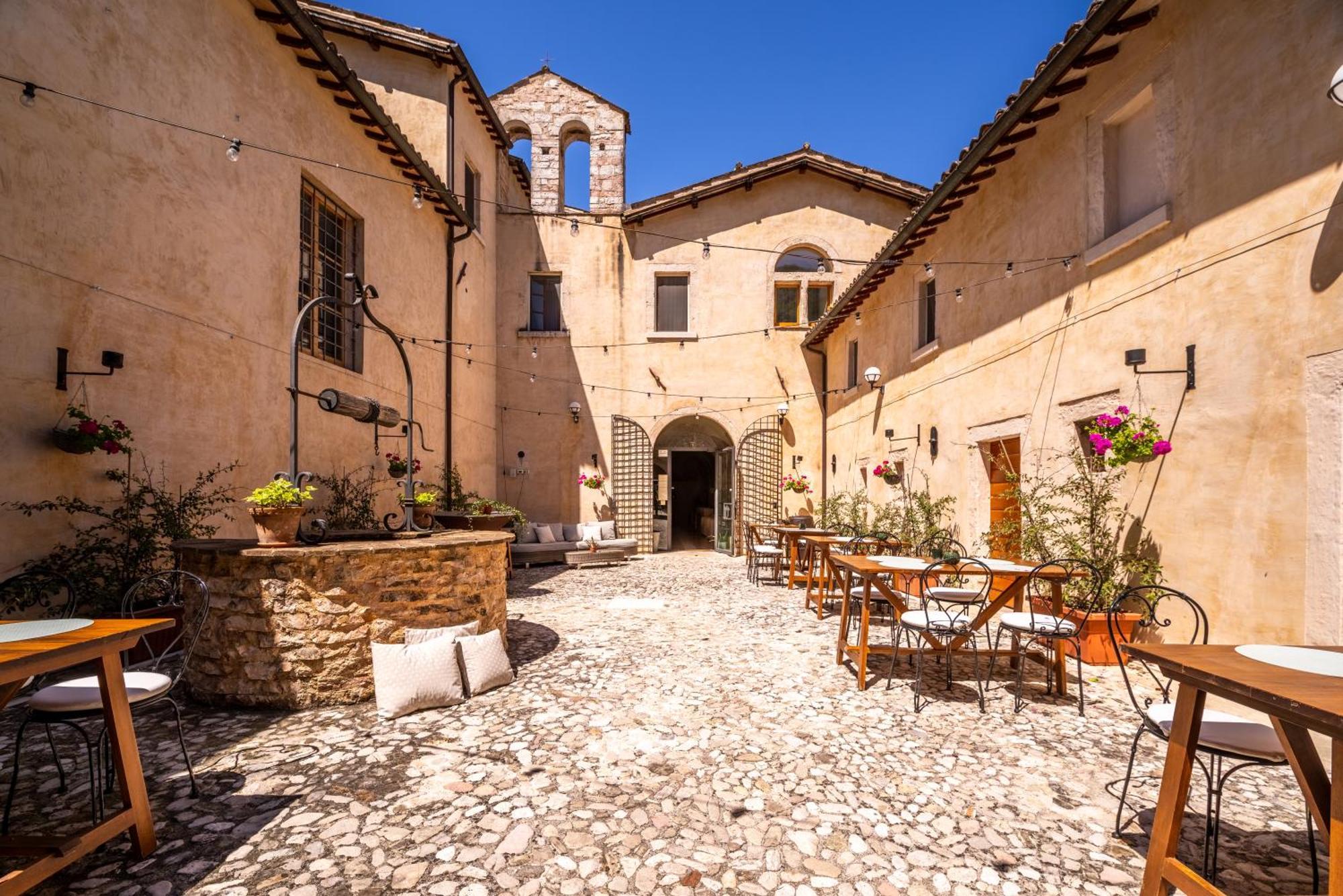 Ex Convento Santa Croce-Country Resort Sant'Anatolia di Narco Bagian luar foto